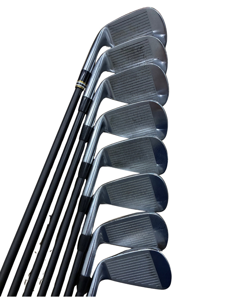 Cobra King Tour 2023 Eisensatz 4–PW+GW / Aerotech Black Label / Stiff Flex